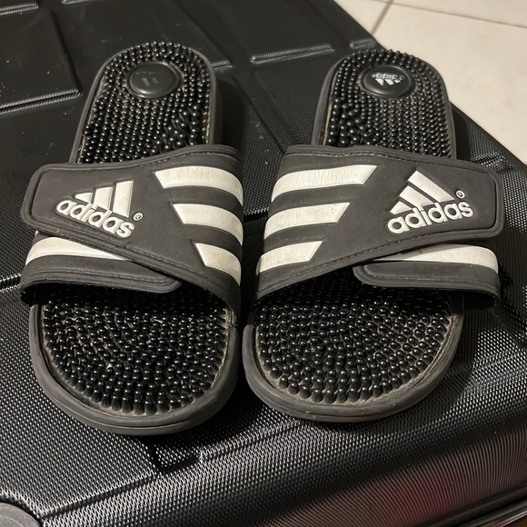 Slides for all occasions, in perfect condition. Massage balls on bottoms. - Picture 6 of 6